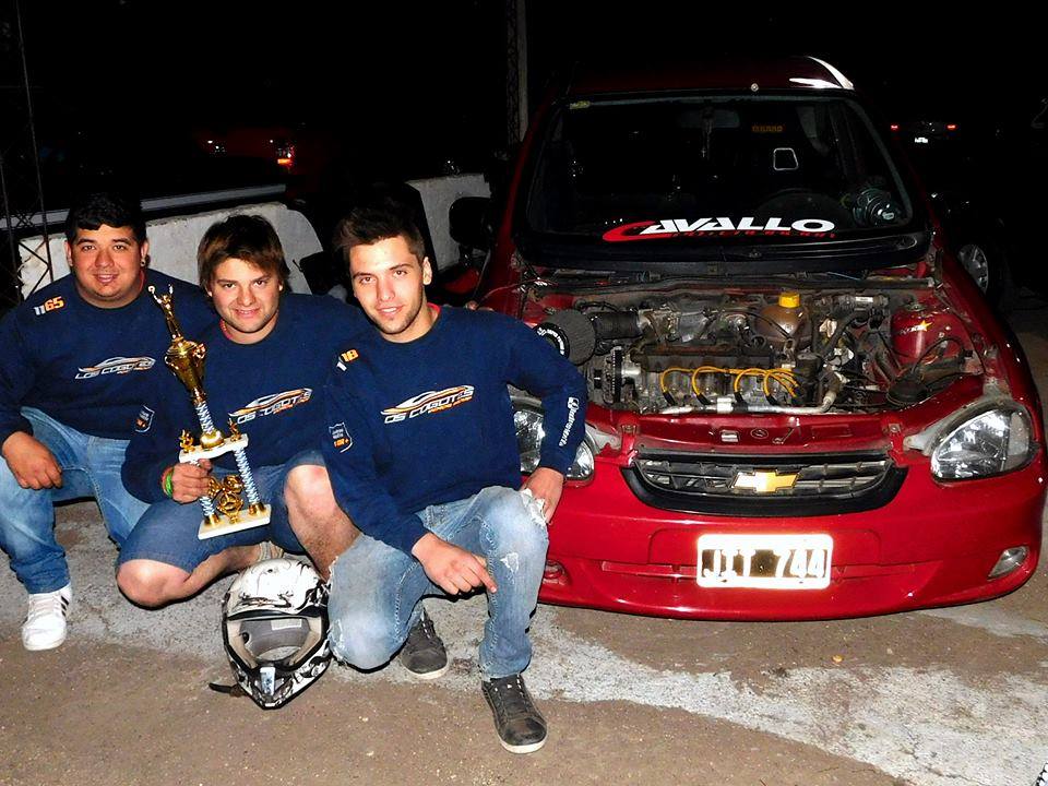 12022993_899509866763220_1048451499_n