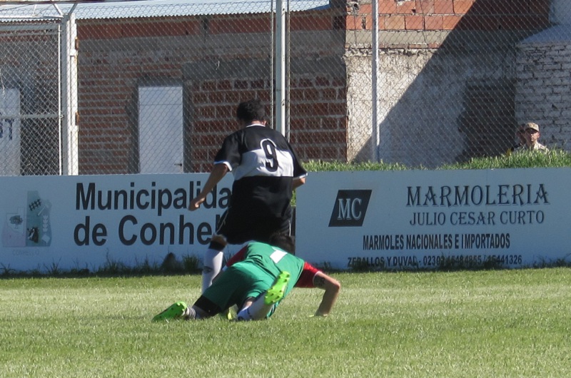 ocampo-elude-arquero-y-gol